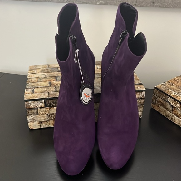 NWT GABOR Samtchevreau Purple Suede Zip-up Ankle Boots - Size 6.5 - Picture 11 of 17